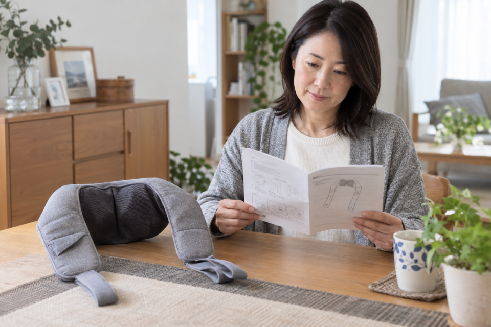 使用前に取扱説明書を読む場面